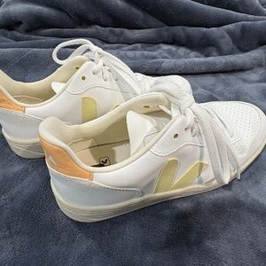 VEJA Women's Leather Athletic Shoe - White with two color accents in Size 8.0